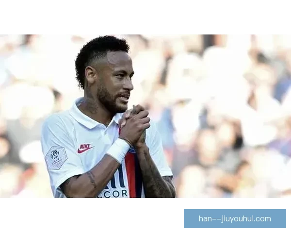 巴黎球迷在内马尔家门外抗议声援球队要求其尽快离队